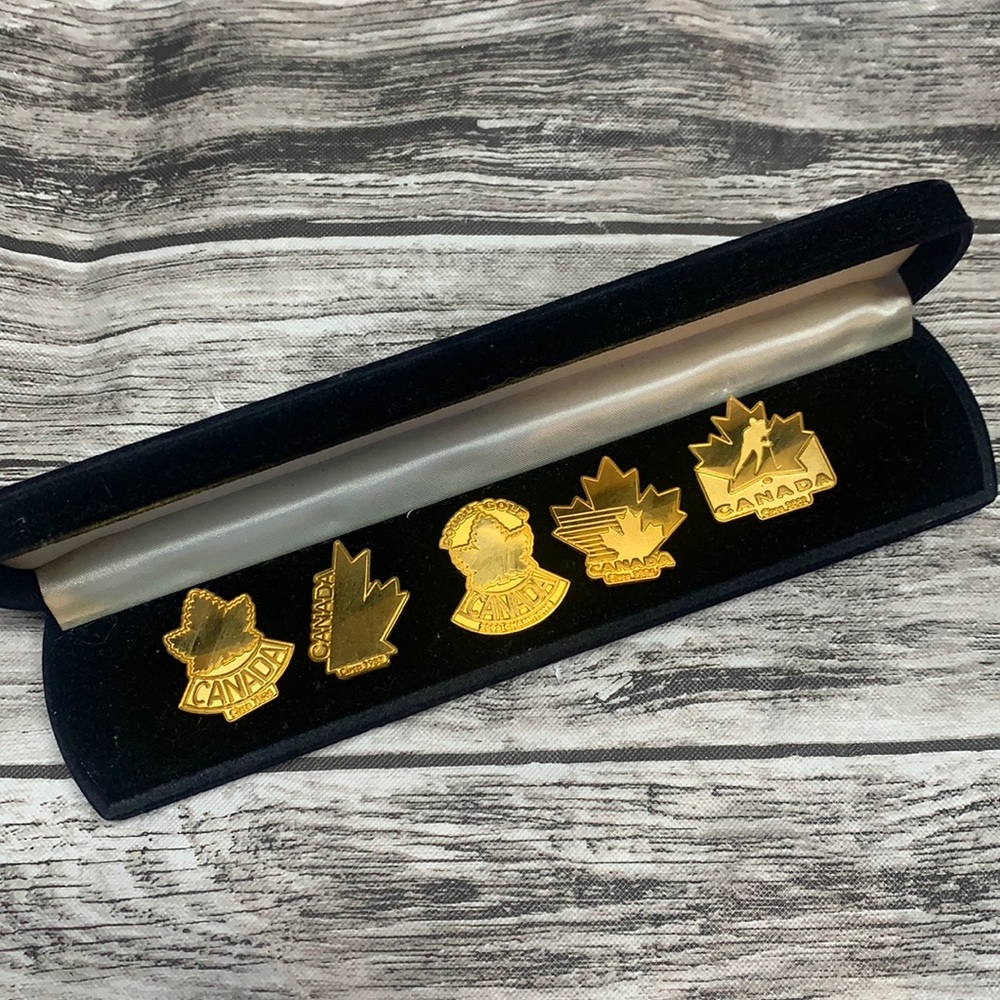 Team Canada 🇨🇦 2002 Vtg Double Gold Champions Collectors Pins and Case